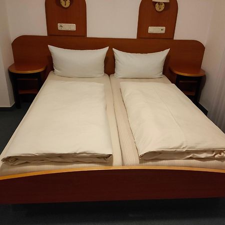 Hotel Zur Eisenbahn Rodgau Exteriér fotografie