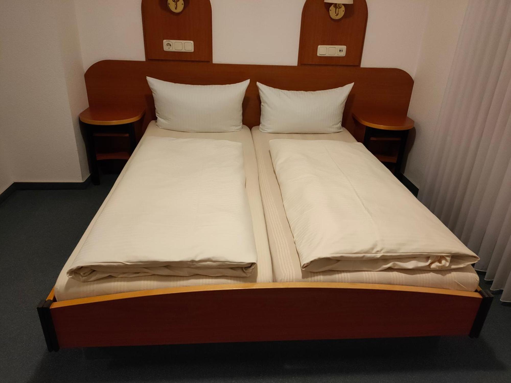 Hotel Zur Eisenbahn Rodgau Exteriér fotografie
